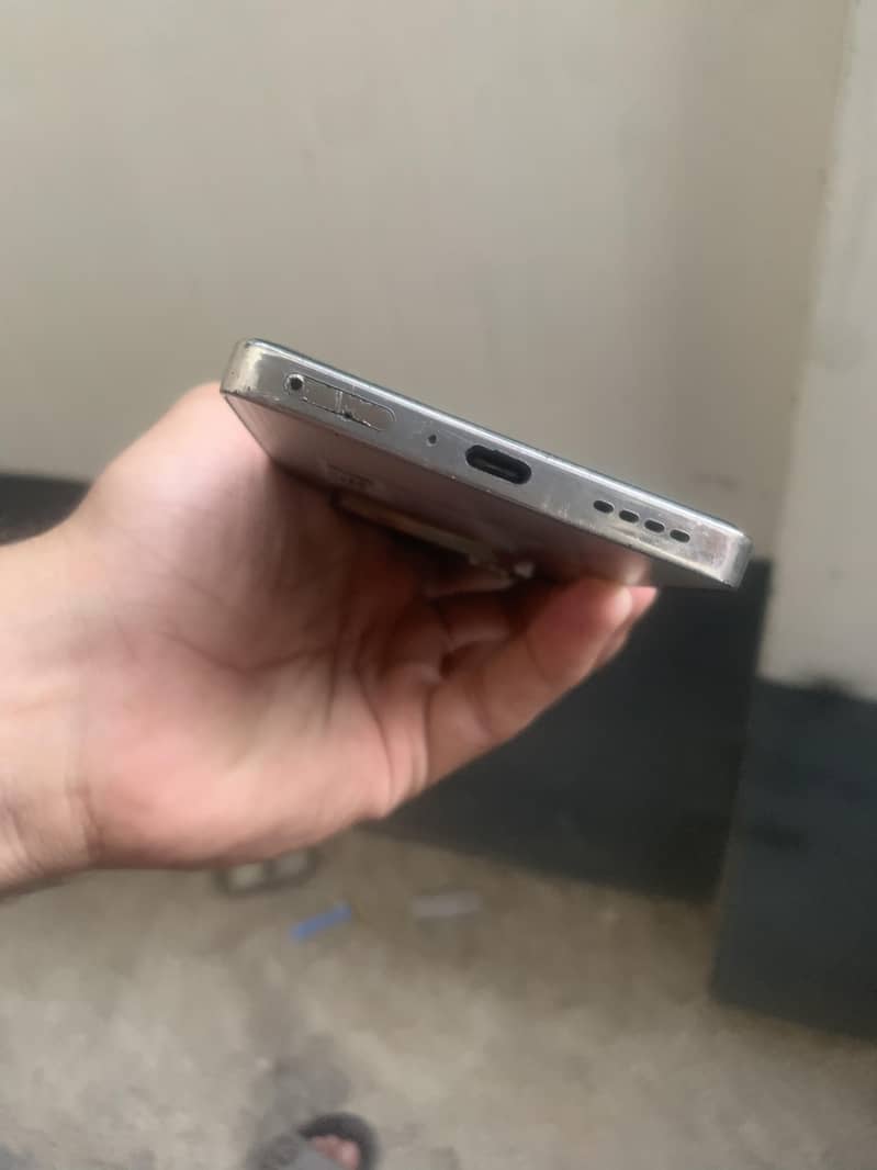 Infinix note 40  racing edition with box 4