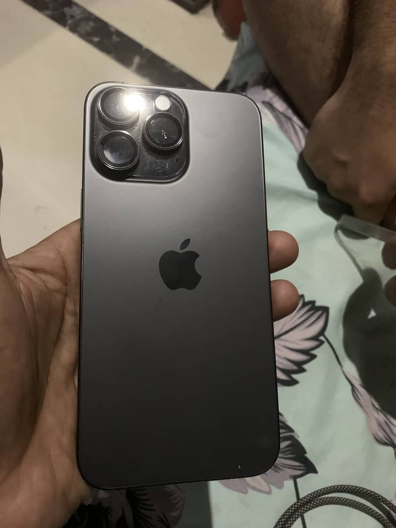 Apple iPhone 15 Pro Max 1