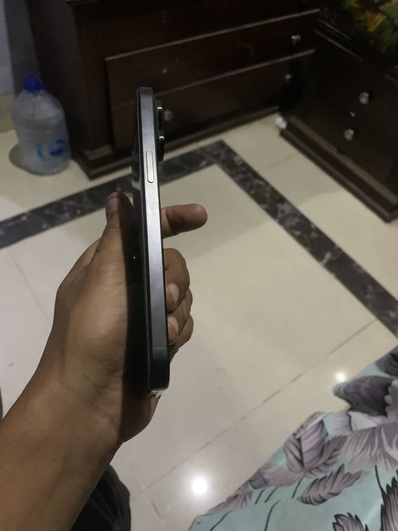 Apple iPhone 15 Pro Max 4