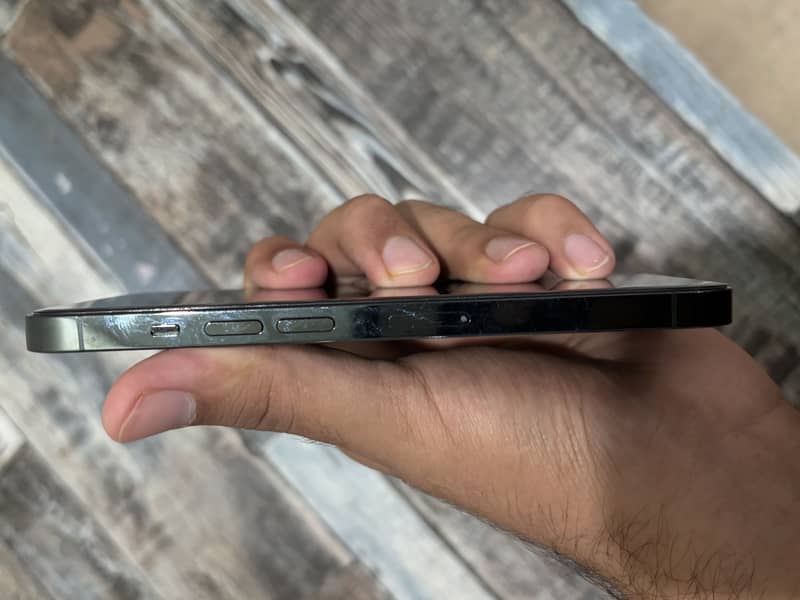 Apple iPhone 13 Pro 4