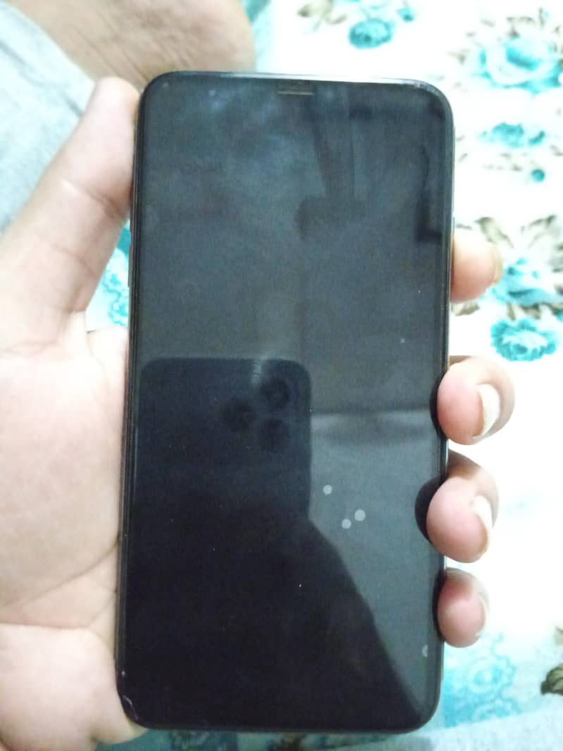 Apple iPhone XS Max 5