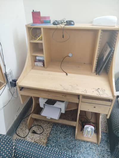 Computer table for sale