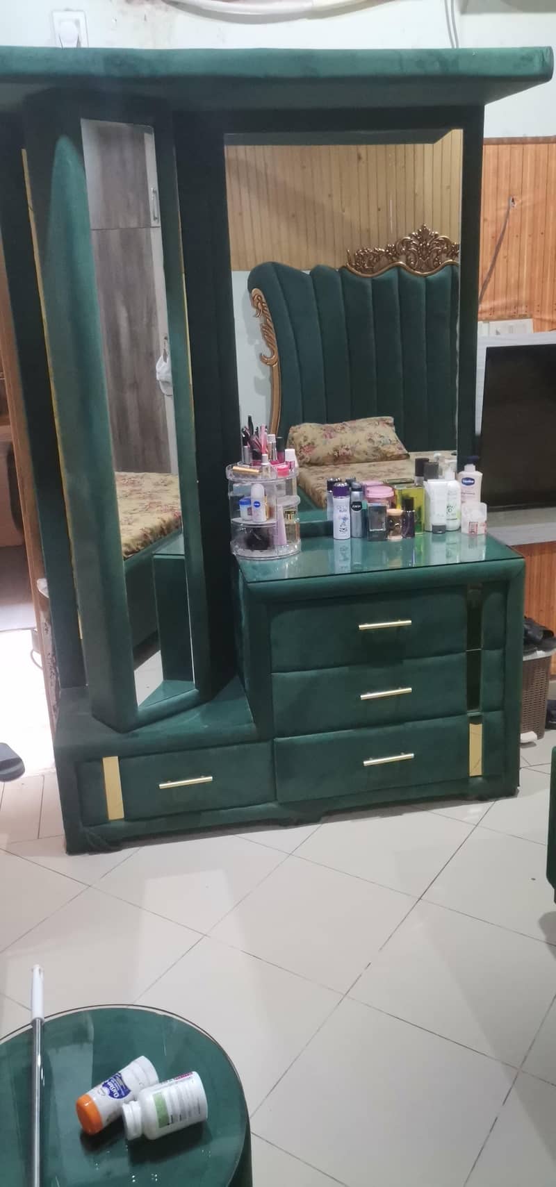 Royal Green Velvet Bed Set and dressing for Sale – Excellent Condition 1
