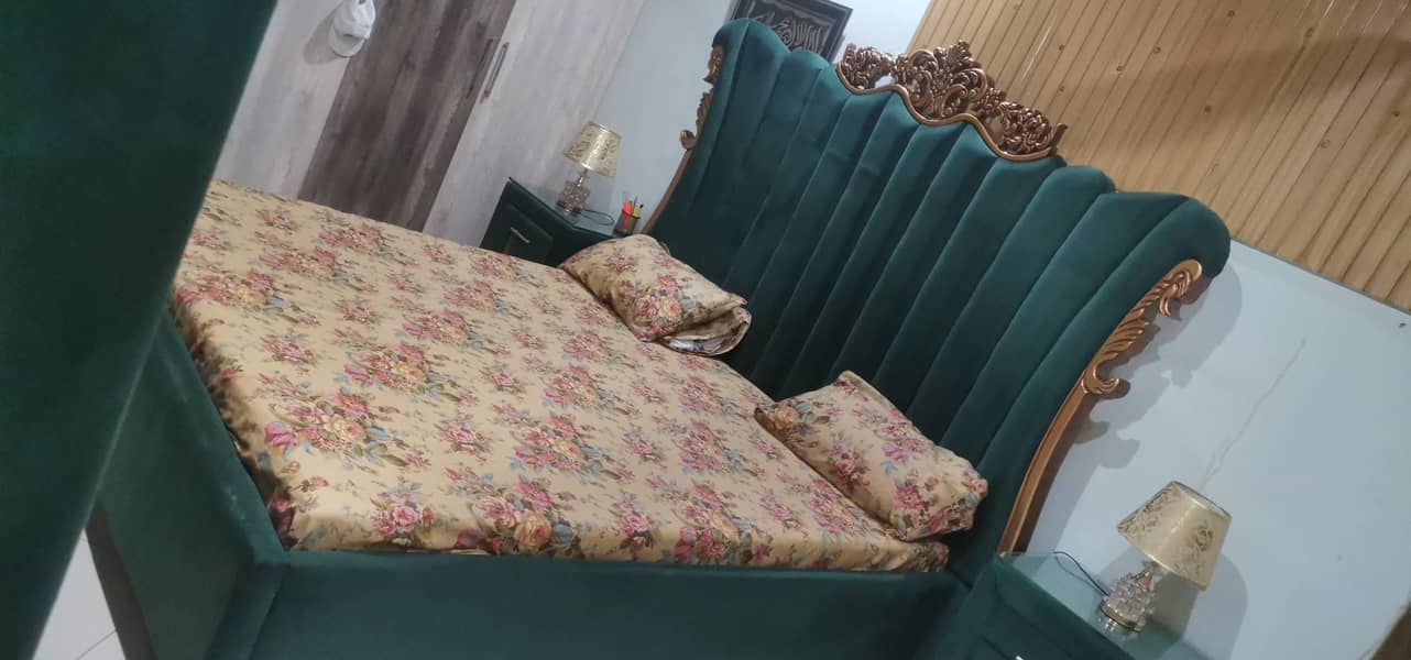 Royal Green Velvet Bed Set and dressing for Sale – Excellent Condition 4