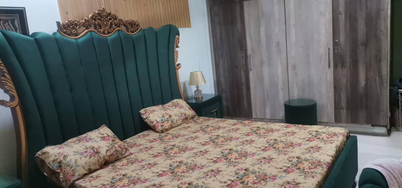 Royal Green Velvet Bed Set and dressing for Sale – Excellent Condition 6