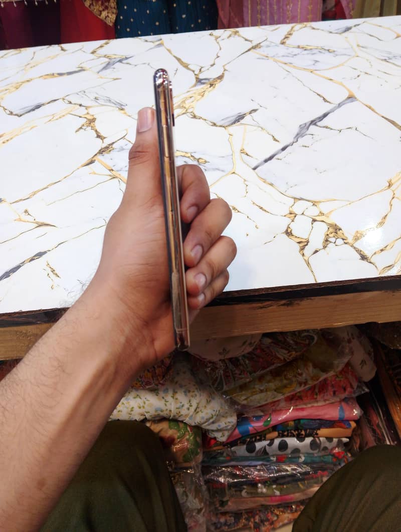 Apple iPhone XS Max 2