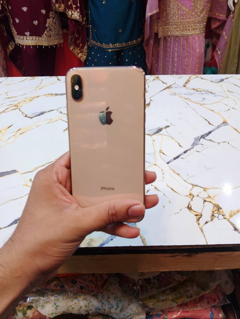 Apple iPhone XS Max 3
