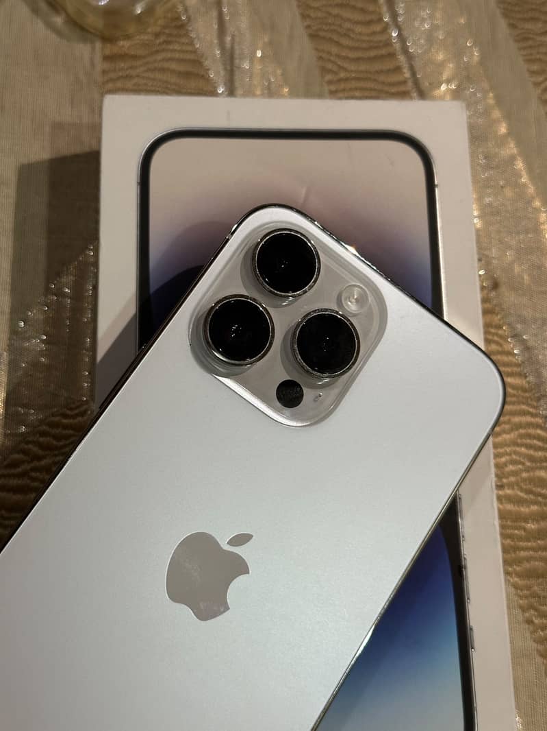 Apple iPhone 14 Pro Max 1