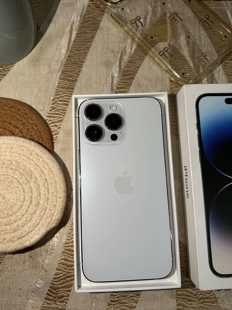 Apple iPhone 14 Pro Max 4