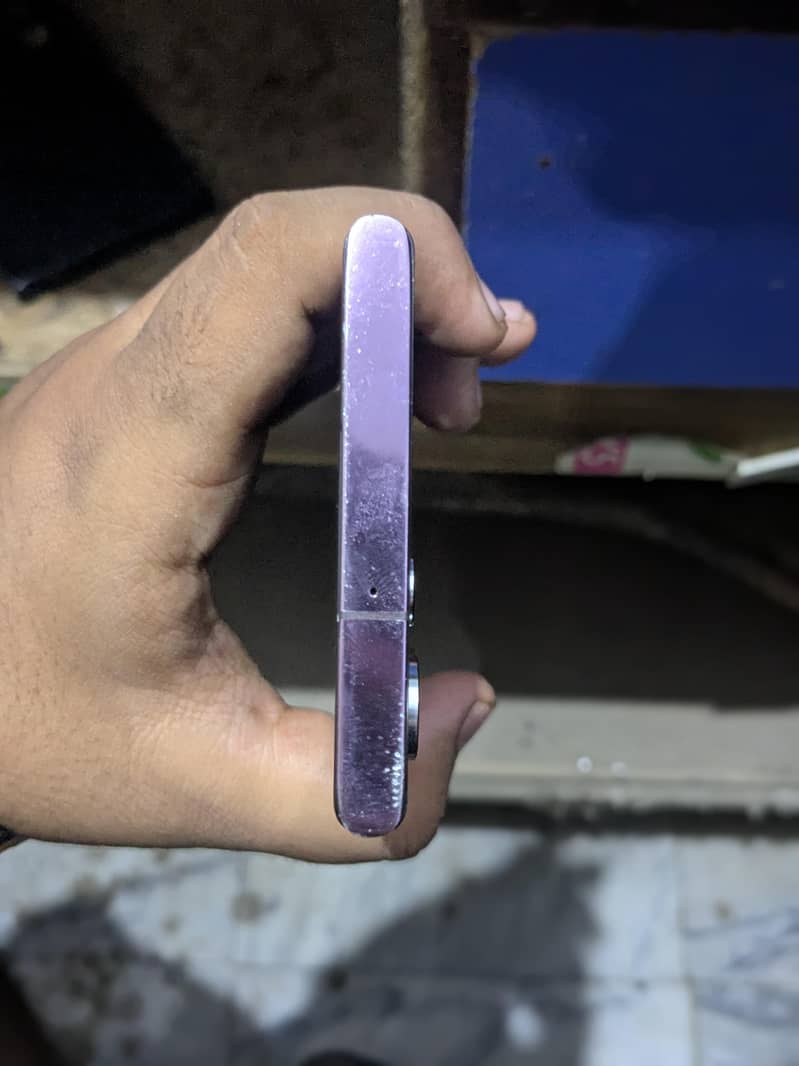 Samsung Mobile S22 Ultra 2