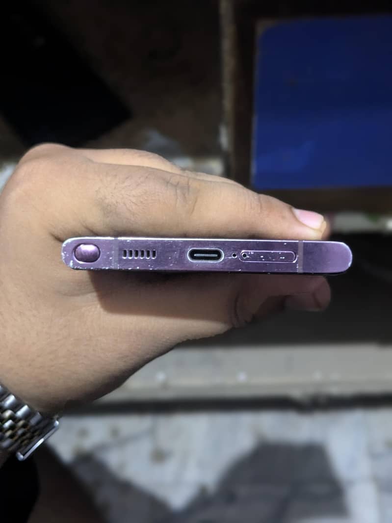 Samsung Mobile S22 Ultra 4