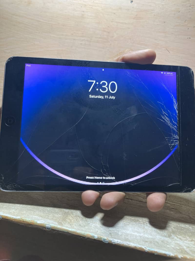 Apple I pad Mini 2 { 16 GB } 5