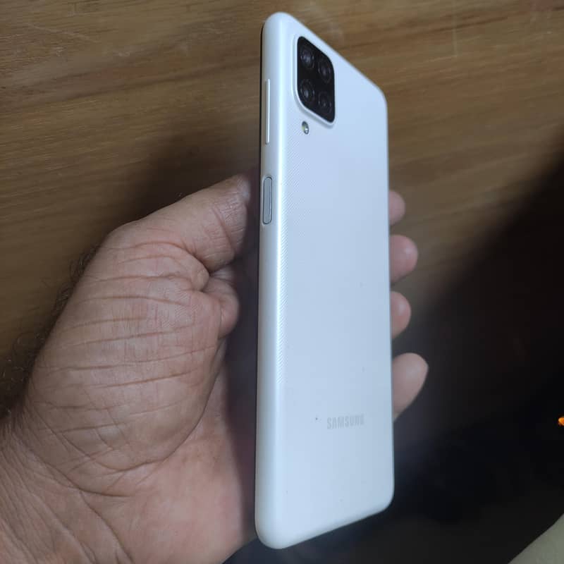Samsung Mobile A12 1