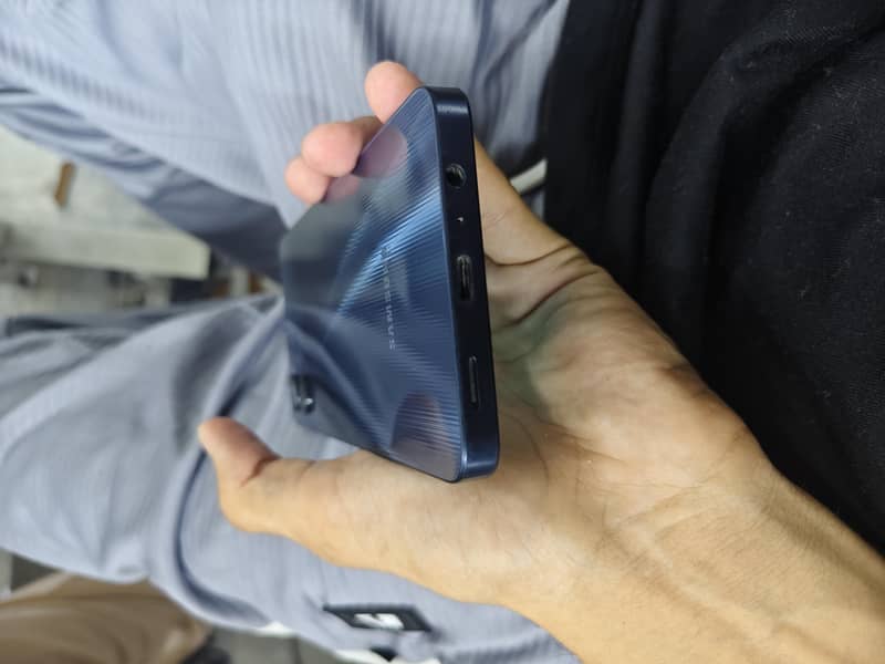 Samsung Galaxy A06 4