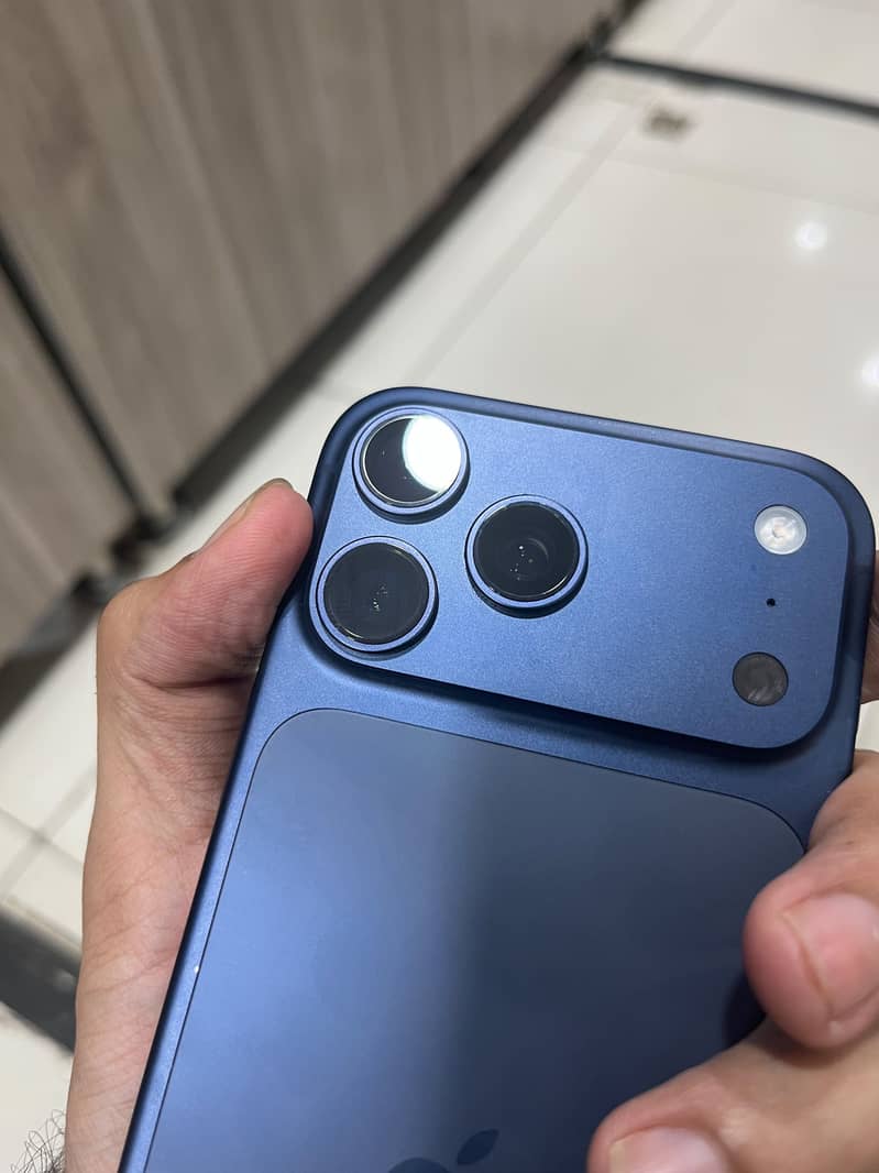 Apple iPhone 17 Pro Max 6