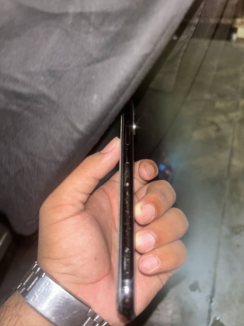 Apple iPhone X 4