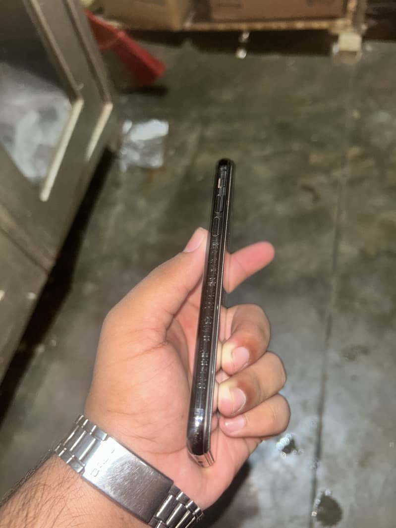 Apple iPhone X 14