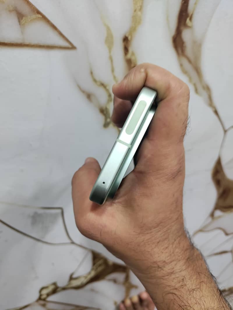 Google Pixel 9 4