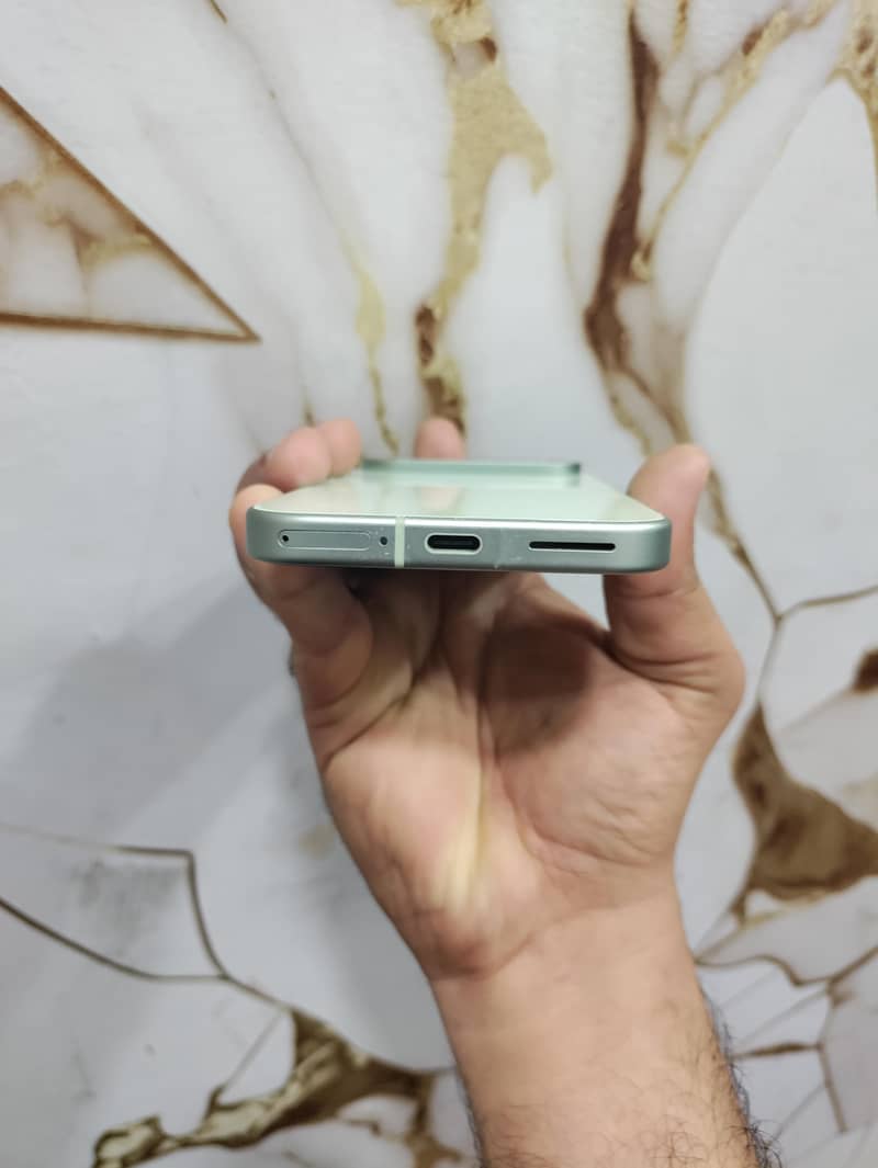 Google Pixel 9 5