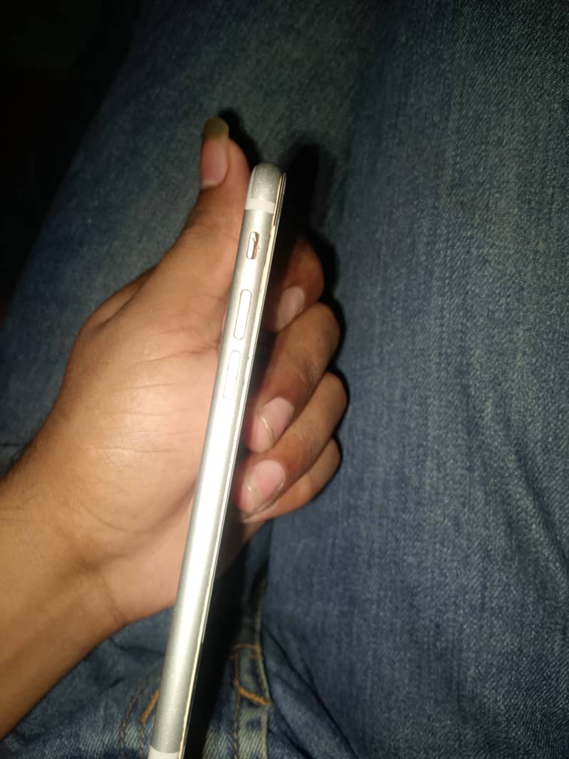 Apple iPhone 7 1