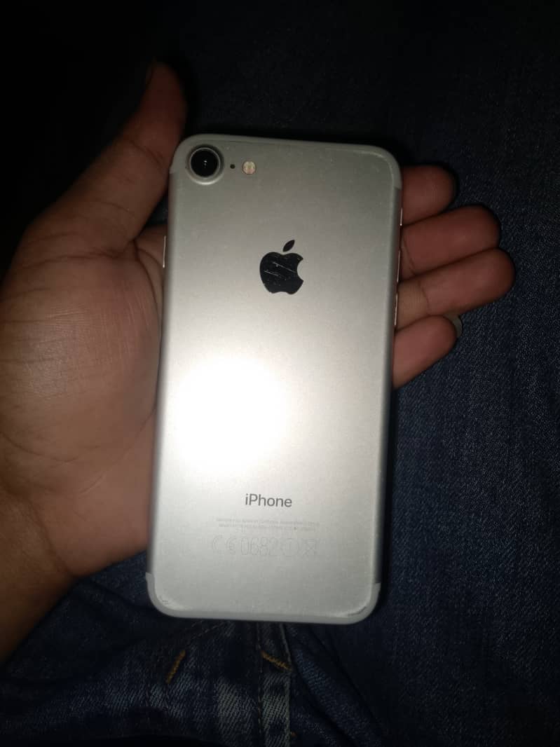 Apple iPhone 7 2