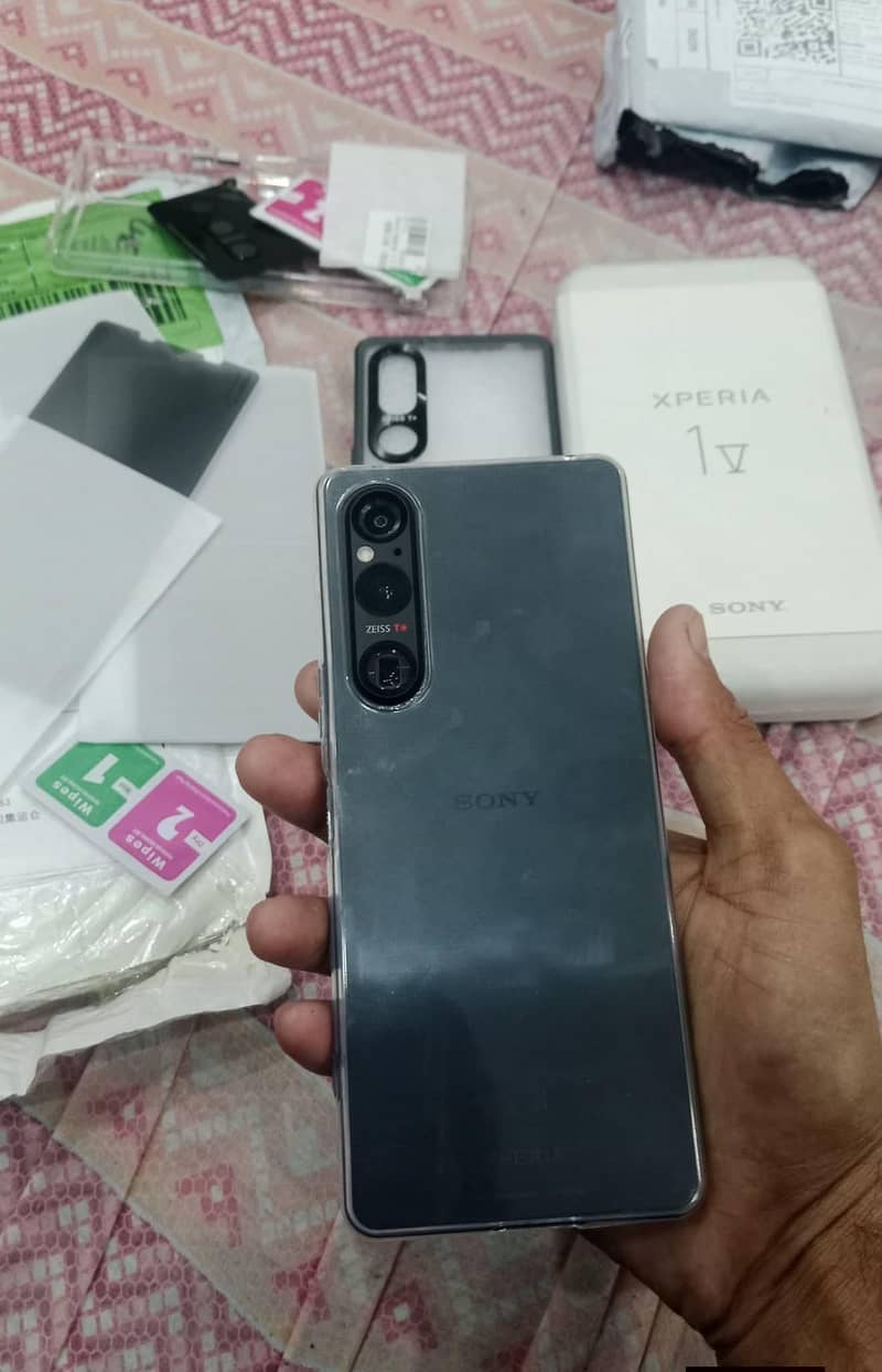 Sony Xperia 1 V 1
