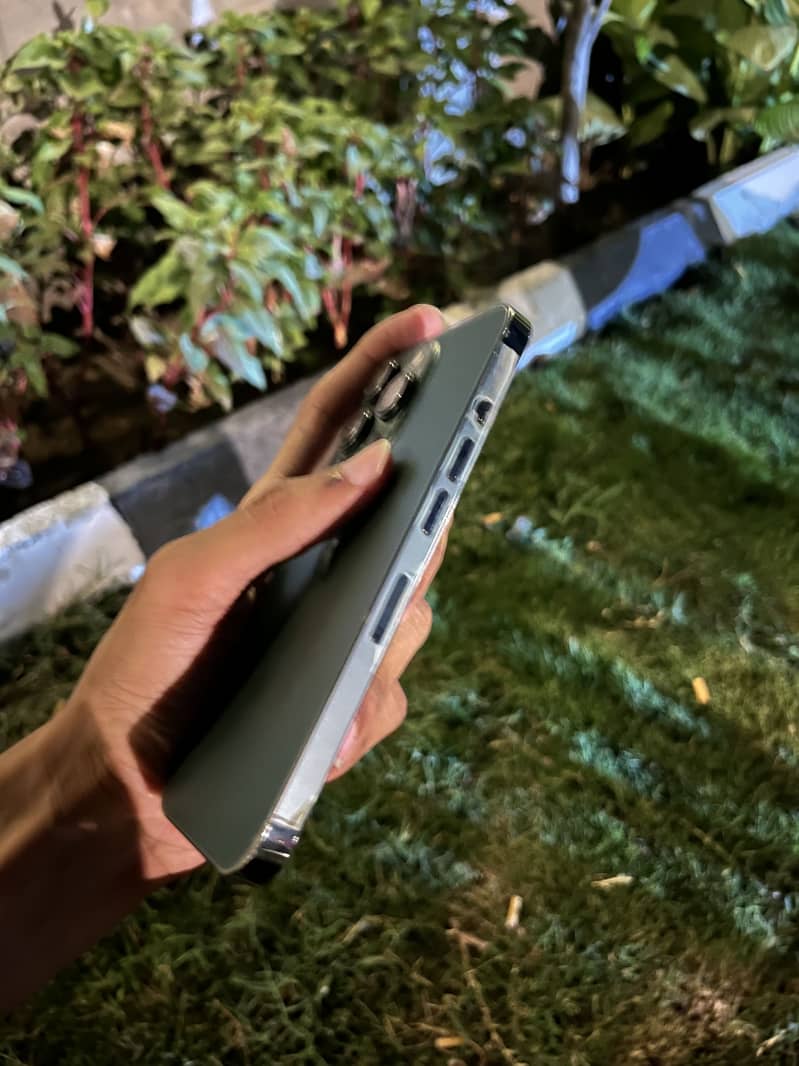 Apple iPhone 13 Pro 2