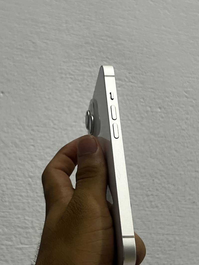 Apple iPhone 14 3