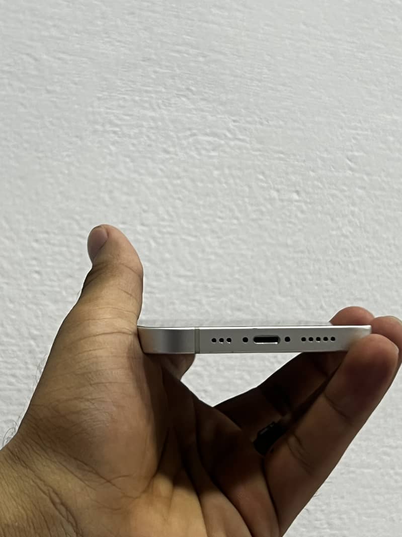 Apple iPhone 14 4