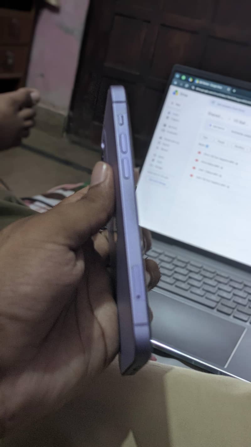 Apple iPhone 12 4