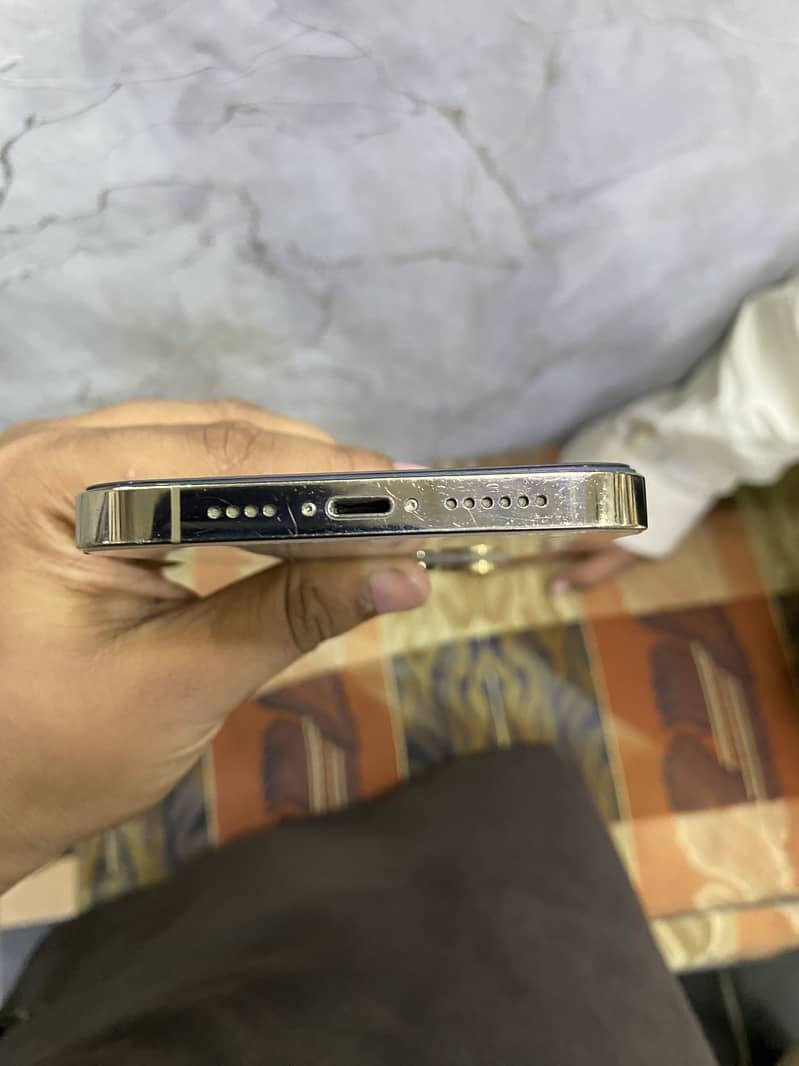 IPhone 13 Pro Max jv 5