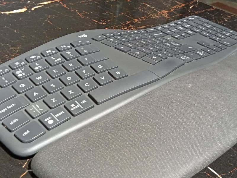 Logitech K-860 1