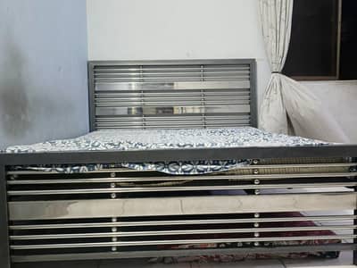 single bed looks new