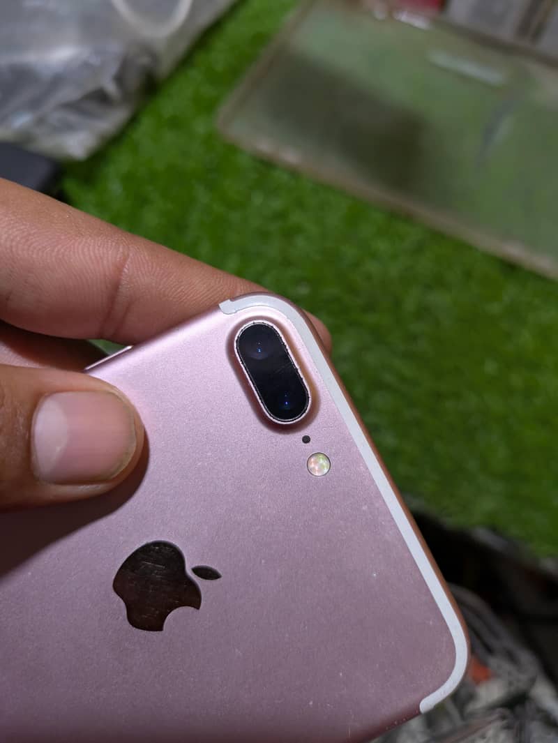 Apple iPhone 7 Plus 2