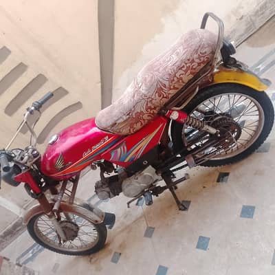 bike ka Kisi kism ka Kam Nahin hone wala acchi condition mein bike hai