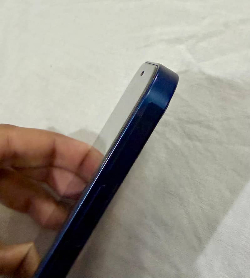 Apple iPhone 12 6