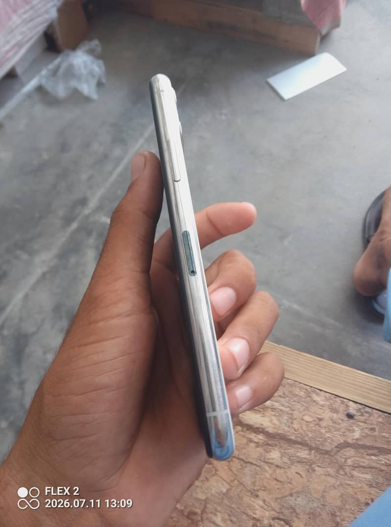 iphone 11 pro 2