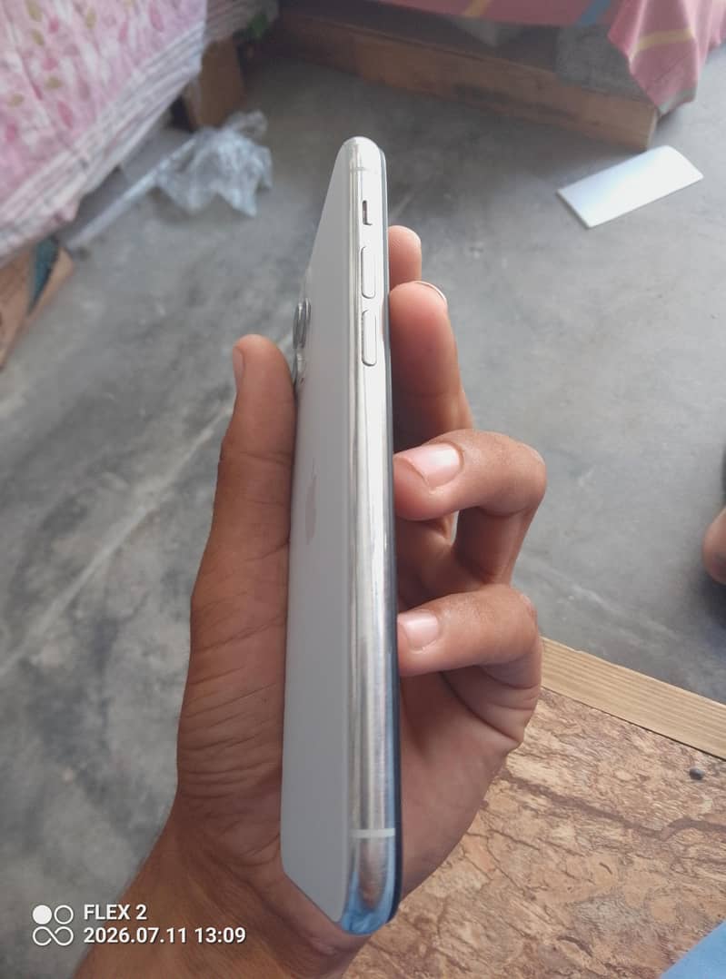 iphone 11 pro 4