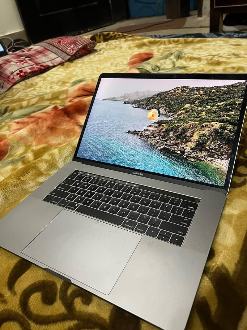 MacBook pro 2016 model 1