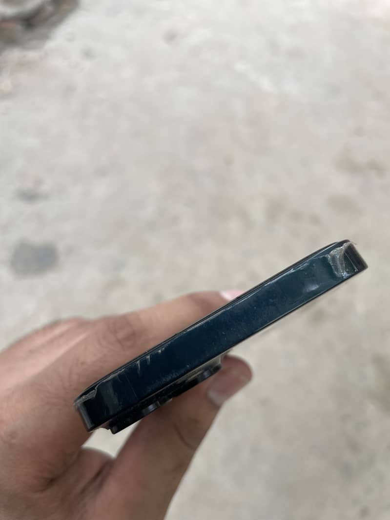 Apple iPhone 13 4