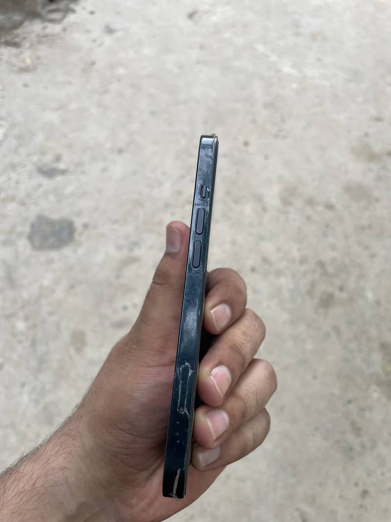 Apple iPhone 13 1