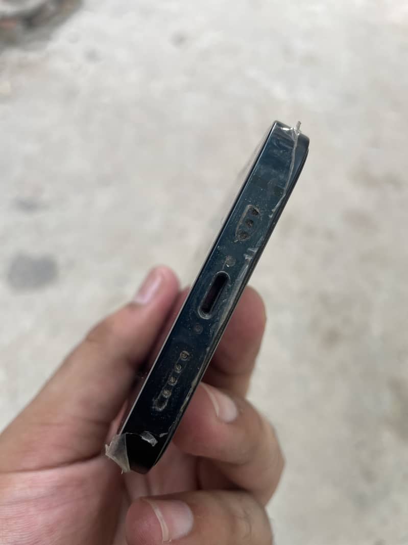 Apple iPhone 13 2