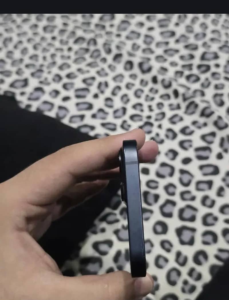 Apple iPhone 13 1