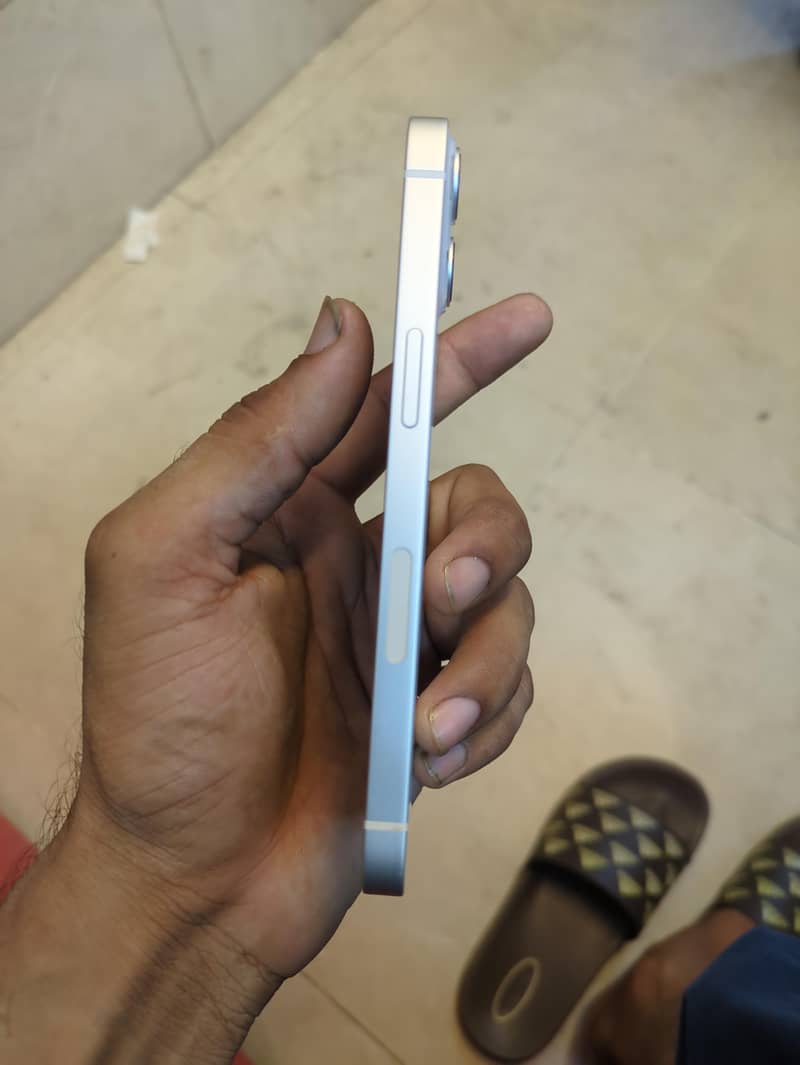 Apple iPhone 13 2