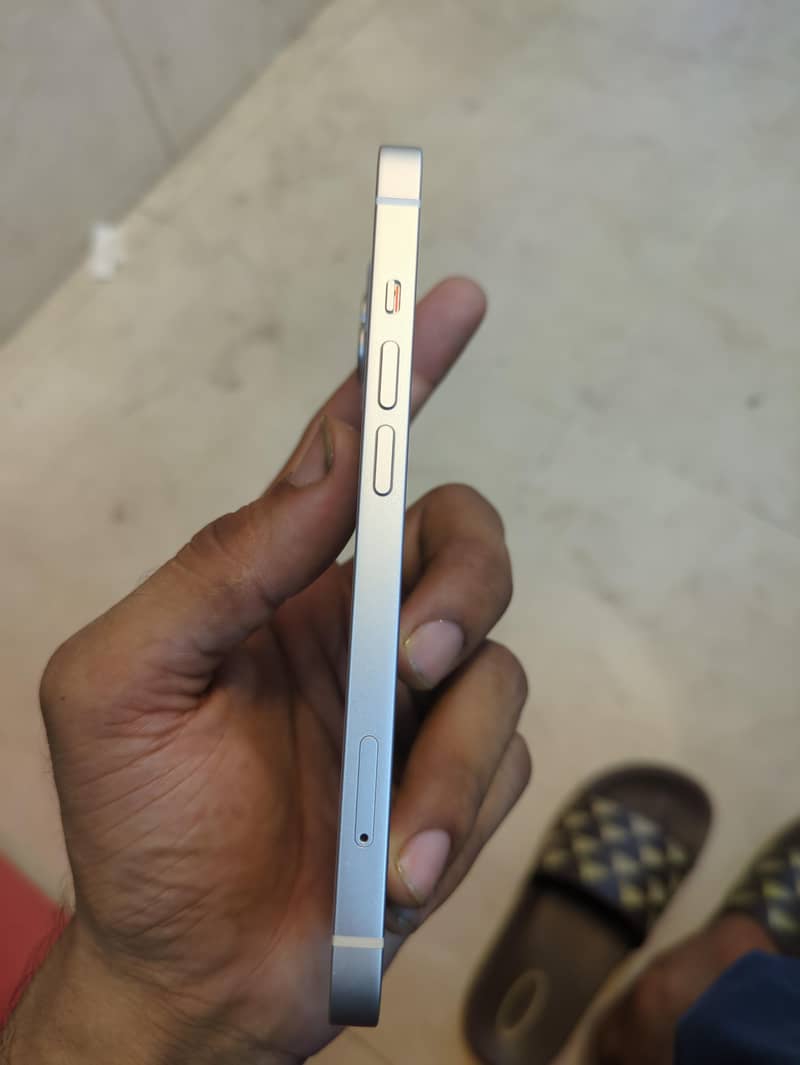 Apple iPhone 13 3