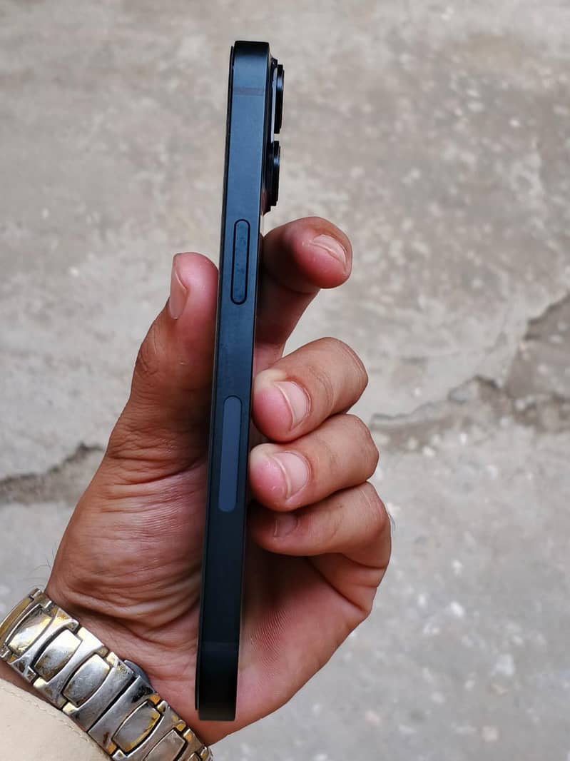 Apple iPhone 14 3