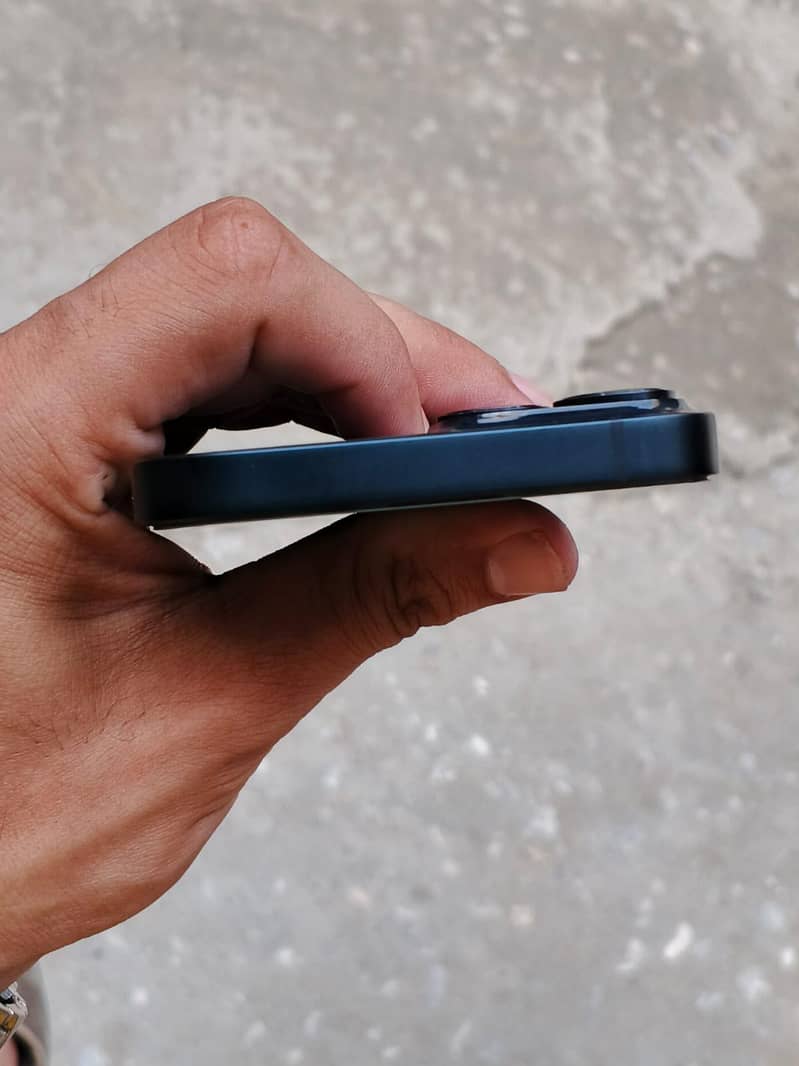 Apple iPhone 14 4