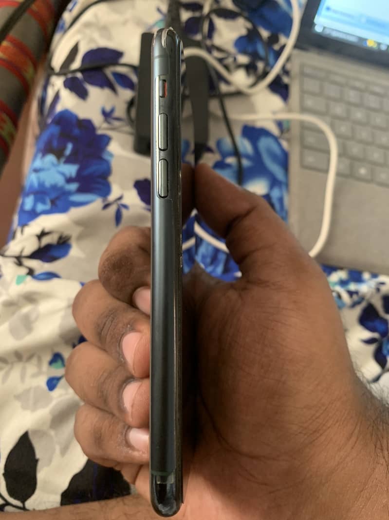 Apple iPhone 11 Pro 4