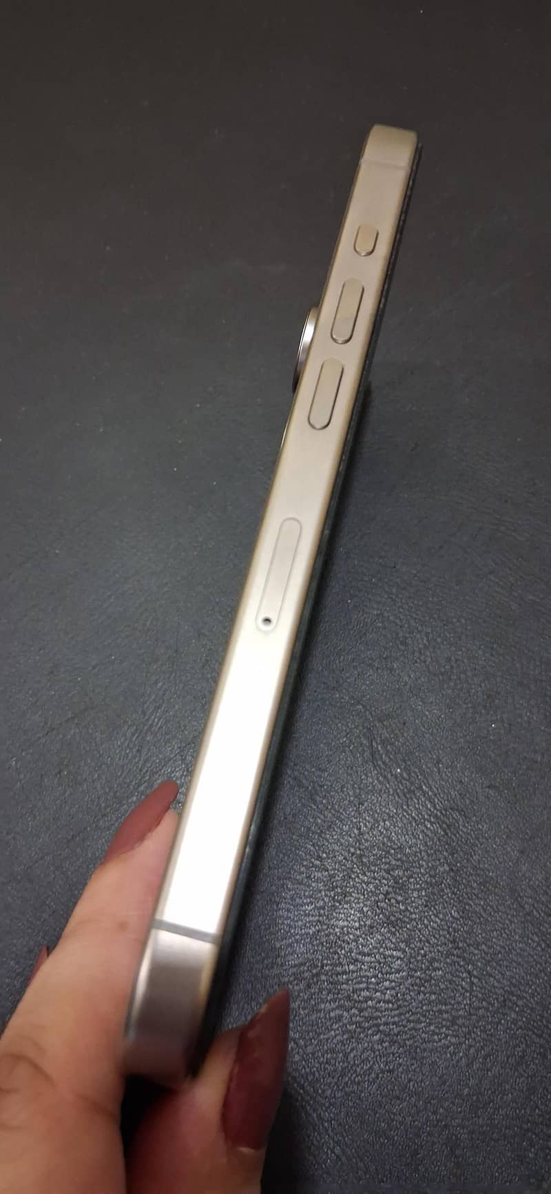 Apple iPhone 15 Pro 3