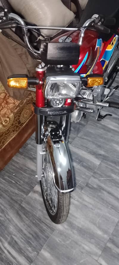 10/10 new bike hy lash condishan ma bilkul saf